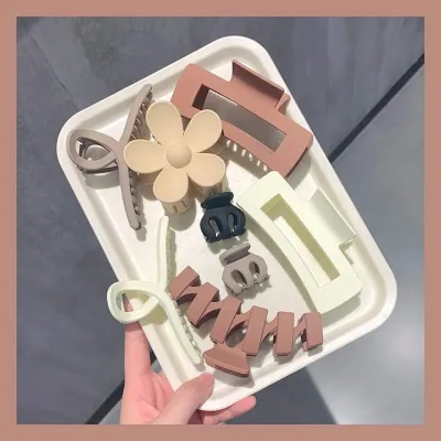 Flower Shaped Hollow Hair Clip Set (8 pcs)